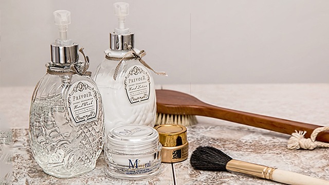 碳酸二乙基己酯：化妆品中的独特成分